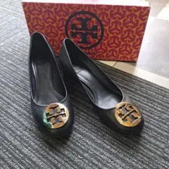 Tory Burch パンプス ブラック ゴールド金具のサムネイル