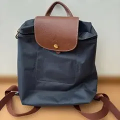 ロンシャン　グレーカラー フラップ付きバックパック