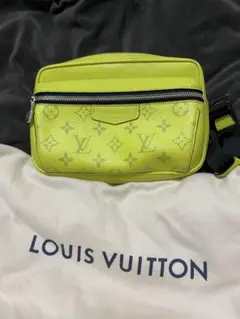 Louis Vuitton ネオンイエロー ショルダーバッグ - メルカリ