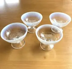 昭和レトロ 乳白ガラス かき氷コップ 脚付き デザートカップ 4客セットのサムネイル