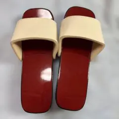 58 GUCCI グッチ シェリーライン フラットサンダル スライド 