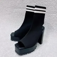 【極美品】 GYDA ジェイダ オープンニットタンクソールブーツ S 22.5のサムネイル