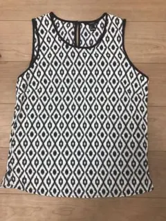 美品 forever21 幾何学柄 ノースリーブ タンクトップ モノトーン Ｓのサムネイル