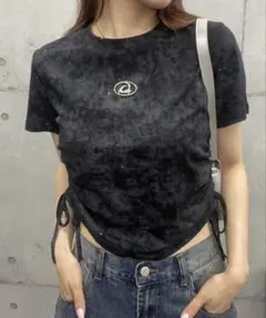ROGERANDRAW プレート付きサイドシャーリングショート丈Tシャツのサムネイル