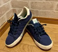 ネイビー スニーカー