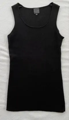 ブラック ノースリーブ トップス