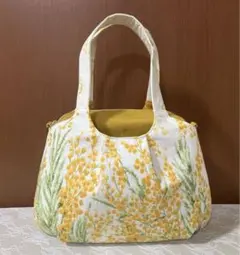 ハンドメイド　あおりポケット付きバッグ　moment ミモザ柄　オフホワイト