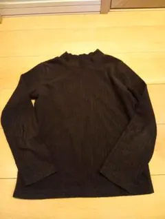 ユニクロ　フリース　黒の長袖カットソー 140