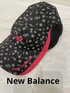 New Balance 花柄キャップ 黒/ピンク　ウォーキングキャップ　帽子のサムネイル