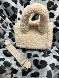 アイボリー ボアトートバッグ