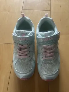 スニーカー