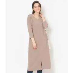 OFUONタックデザインストレートワンピース　 　M ベージュ Vネックのサムネイル