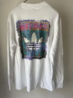 adidas グラフィックプリント ロングスリーブTシャツ