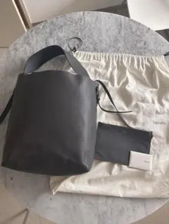 美品　Valextra ショルダーバッグ グレー　ポーチ付きのサムネイル