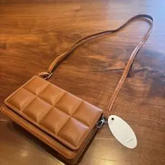 茶色　ショルダーバック　ポシェット　ハワイアン　キルティング風