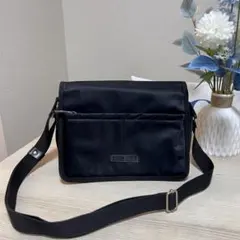 ブラックナイロンショルダーバッグ