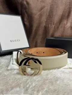 GUCCI ホワイトレザー GGロゴバックルベルト