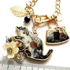 煌めき黒猫と薔薇のバッグチャーム　レジン