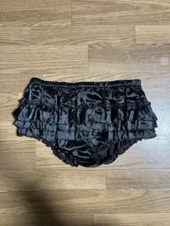 ブラック フリルパンツ　ショートパンツ