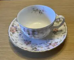 ナルミ NARUMI 花柄ティーカップ＆ソーサー　2個セット