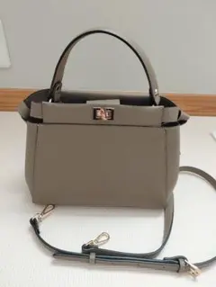 ハンドバッグ　ひねり金具サイドタイトートバッグ