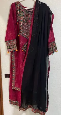 パキスタンの伝統衣装、シンディー刺繍の3ピースドレス