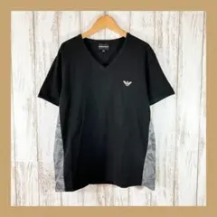 EMPORIO ARMANI ◆半袖　Ｖネックトップス　ブラック×迷彩柄
