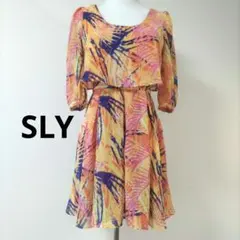 スライSLY 総柄ワンピース ひざ丈 七分袖のサムネイル