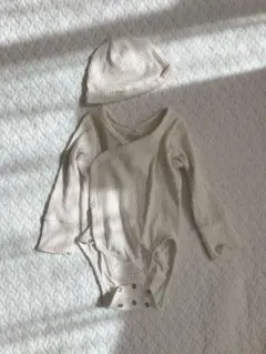 H&M アイボリー コットンロンパース 帽子2点セット