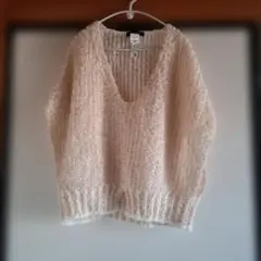 ビーズ付きピンクVネックニットベスト