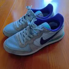 NIKE スニーカー グレー パープル 23.5cm　インターナショナリストのサムネイル
