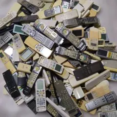 エアコン用リモコン 大量まとめ売り 動作未確認＋乾電池 - メルカリ
