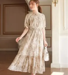 【新品未使用】線画タッチ花柄ギャザー切替ワンピース