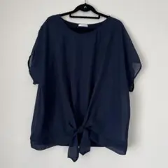 綺麗めなトップス　ネイビー