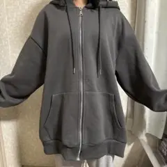 フード付きパーカー