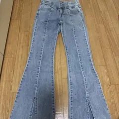 ブーツカットデニムパンツ スリット入り