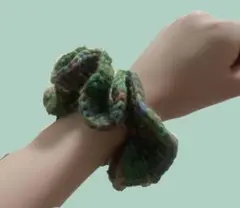 ハンドメイド シュシュ かぎ編み 緑 グリーン