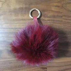 ファー ポンポンチャーム キーホルダー　ワインレッド