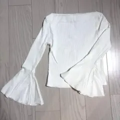 H&M フレアスリーブ リブニット カットソー ホワイト トップス