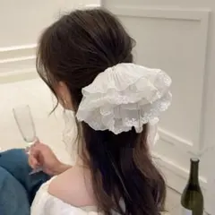 【新品】大ぶりシュシュ フリル レース オフホワイト ヘアアクセサリー　ヘアゴム