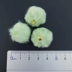 【3個セット】ライトグリーン フェイクファーチャーム ポンポン ふわふわ 緑色