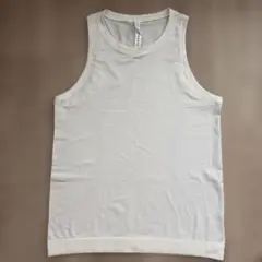 lululemon タンクトップ ホワイト サイズ4のサムネイル