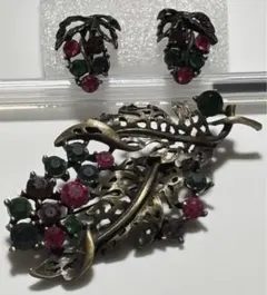 ヴィンテージカラフルラインストーン二点セット葡萄？渋め縁起物ブローチ　イアリング