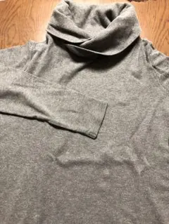 ★首元たっぷりのトップスグレー長袖　5403065