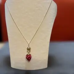 ハンドメイド　ネックレス　いちごチャーム