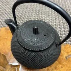 新品未使用！南部鉄器 急須 「霰（あられ）模様」 老舗株式会社岩鋳