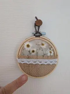 「小さな花畑シリーズ｜刺繍枠のドライフラワー壁飾り」