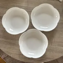花びら型ホワイト皿3枚セット