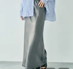 レプシィム新品　ストレッチサテンスカート