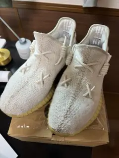 Yeezy Boost 350 V2 (イージーブースト)クリームホワイト